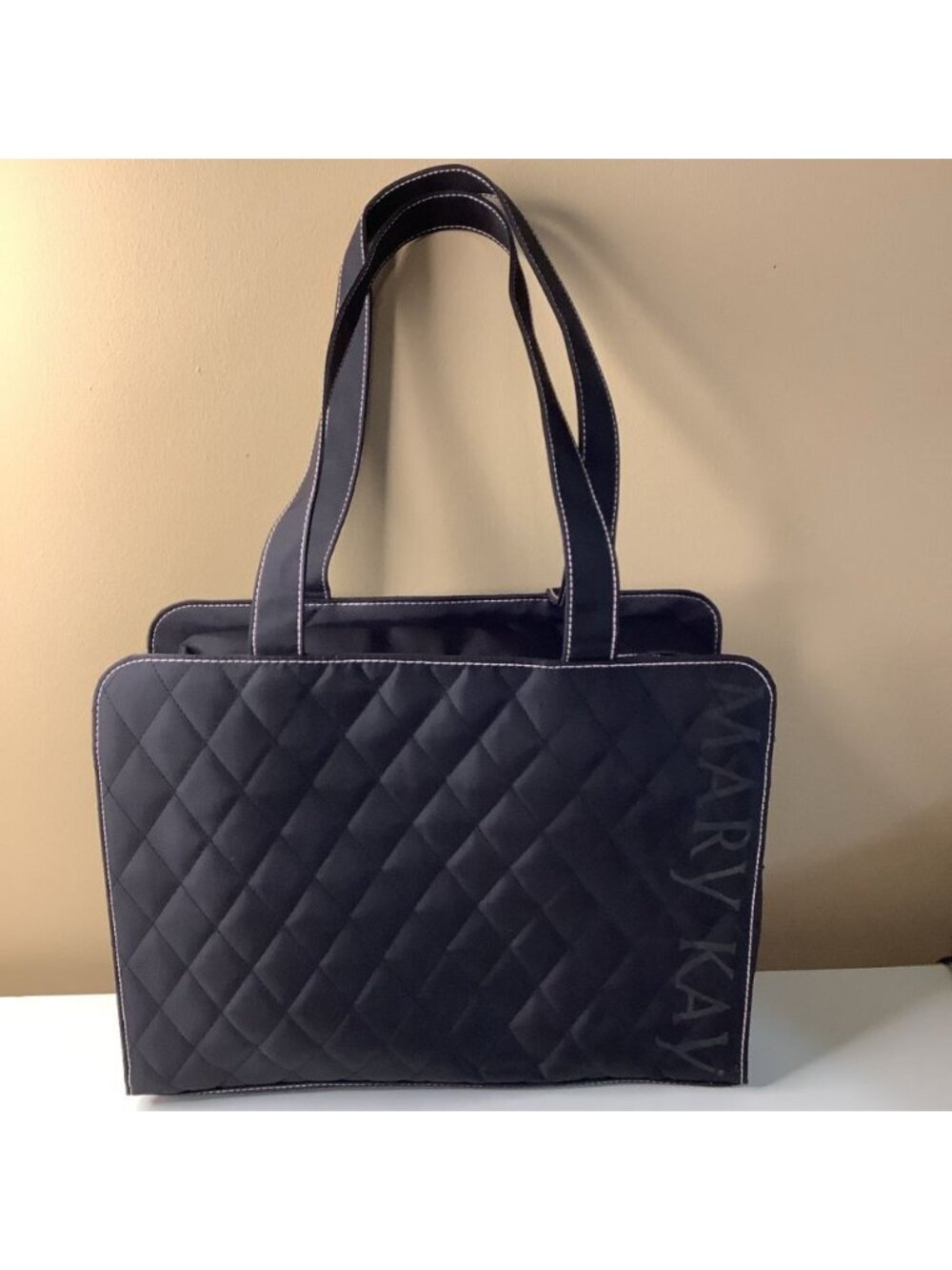 Mary Kay Black Quilted Makeup Bag Synthetic with Zipper, Pockets, Straps
